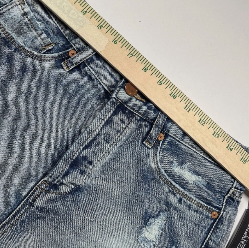 BLANKNYC Women's Hollyweird Distressed Denim Cutoff Shorts Blue Size 29 Mid Rise - Picture 13 of 14